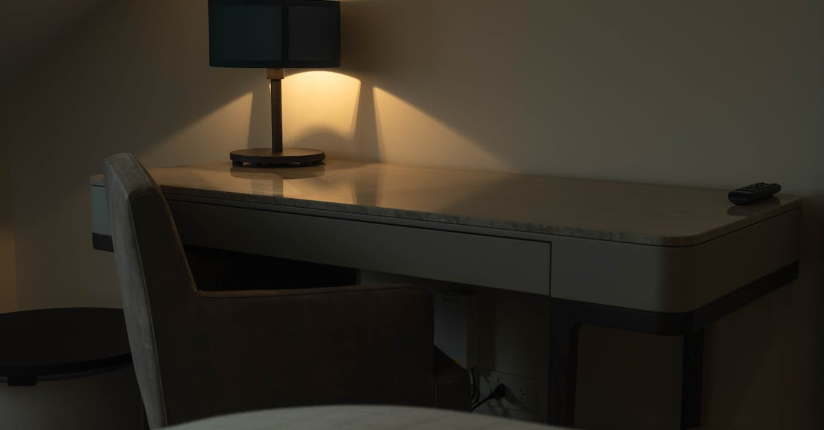 optimisez votre espace de travail avec un bureau d'angle moderne et fonctionnel. découvrez nos conseils pour choisir le corner desk idéal pour votre bureau ou votre maison. design, ergonomie et gain de place assurés !