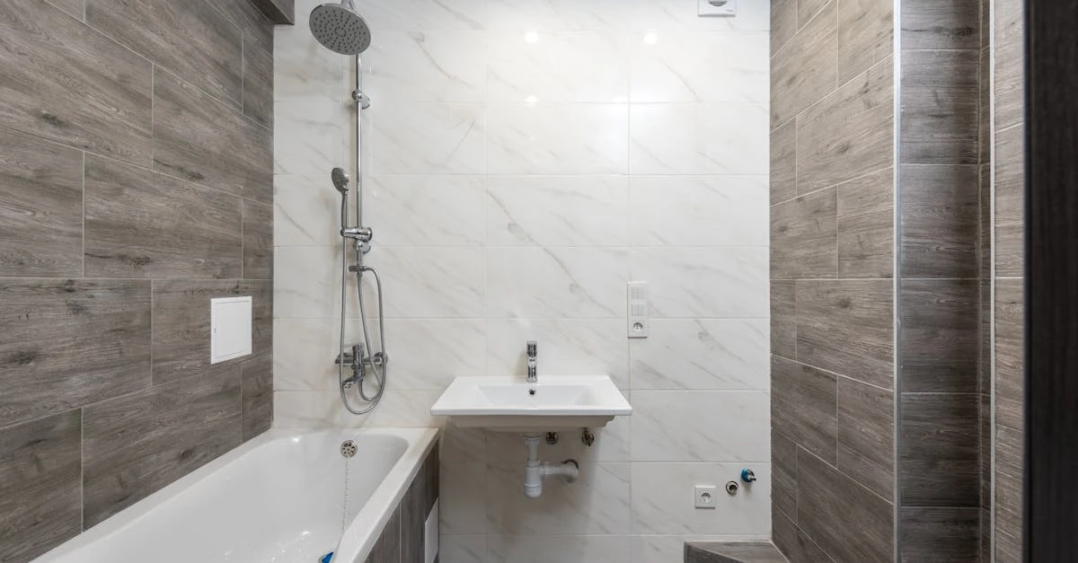 découvrez comment poser des carreaux effet bois dans votre salle de bain pour un style naturel et élégant, avec des conseils pratiques et étapes faciles à suivre.