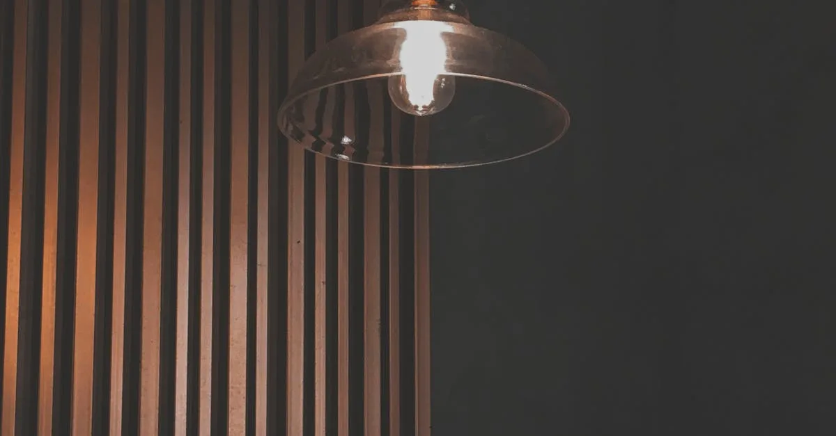 découvrez notre sélection d'éclairages de qualité pour illuminer votre intérieur et extérieur avec style et efficacité.