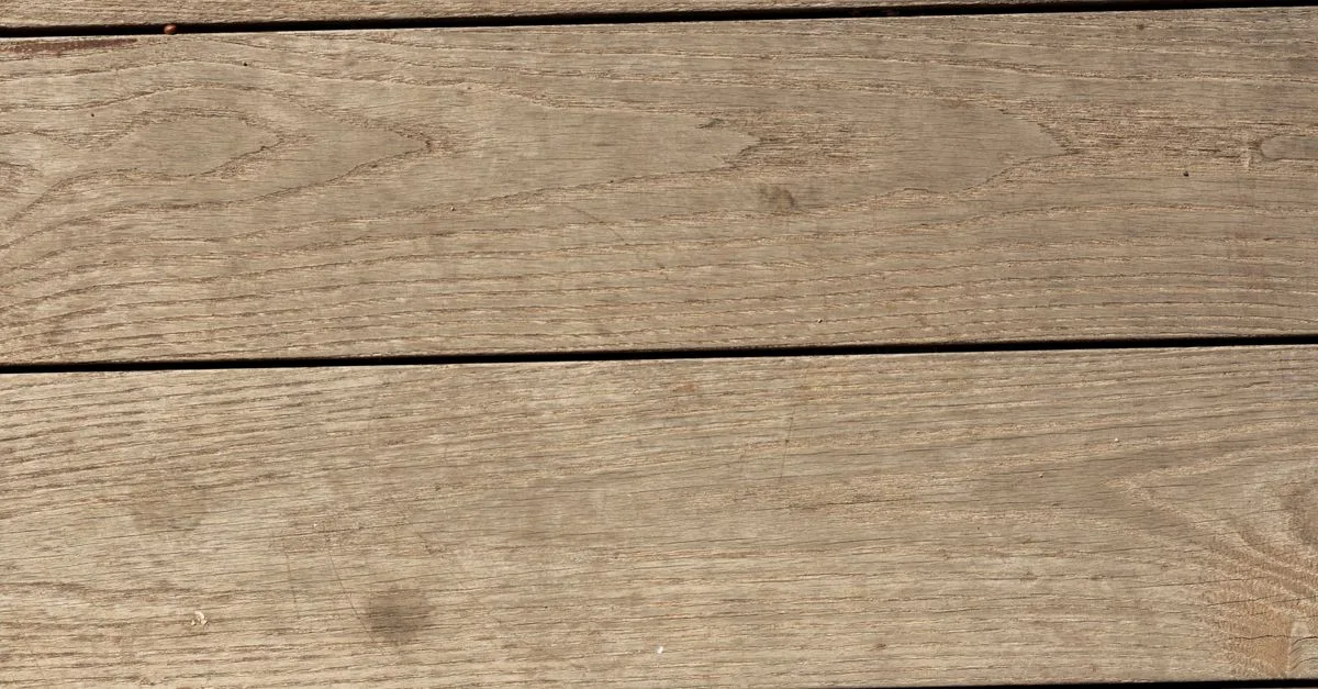 découvrez nos conseils pour entretenir et raviver un sol en bois terne afin de lui redonner éclat et beauté naturelle.
