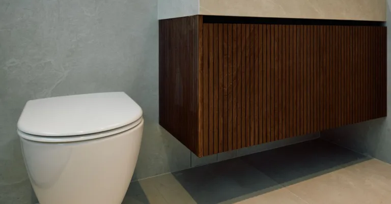 découvrez les avantages des toilettes sans rebord pour une hygiène améliorée et un nettoyage facile. design moderne et performance optimale pour votre salle de bain.