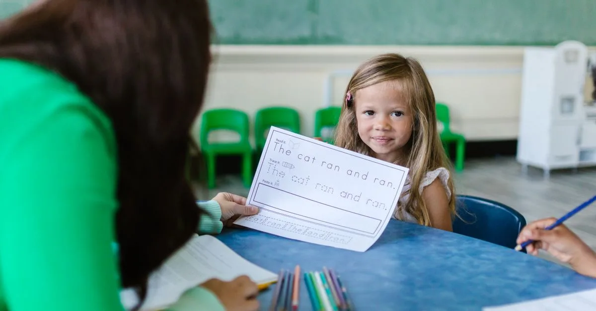 découvrez l'importance de l'alphabétisation précoce pour le développement cognitif et linguistique des jeunes enfants, avec des conseils et ressources pour favoriser l'apprentissage dès le plus jeune âge.